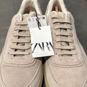 ZARA Men’s Suede Low-Top Sneakers in Light Taupe